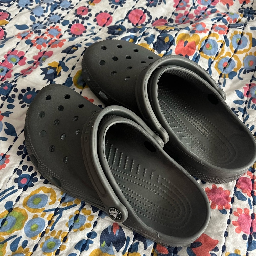 Size 7.5 women’s crocs